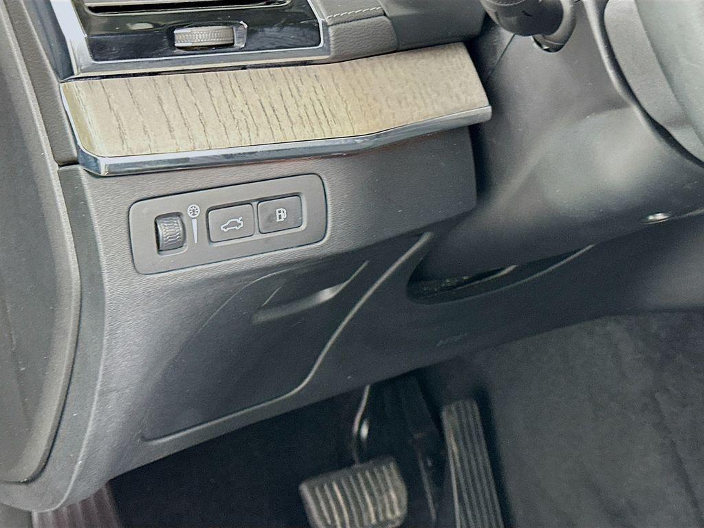 used 2021 Volvo XC90 Recharge Plug-In Hybrid car, priced at $26,980