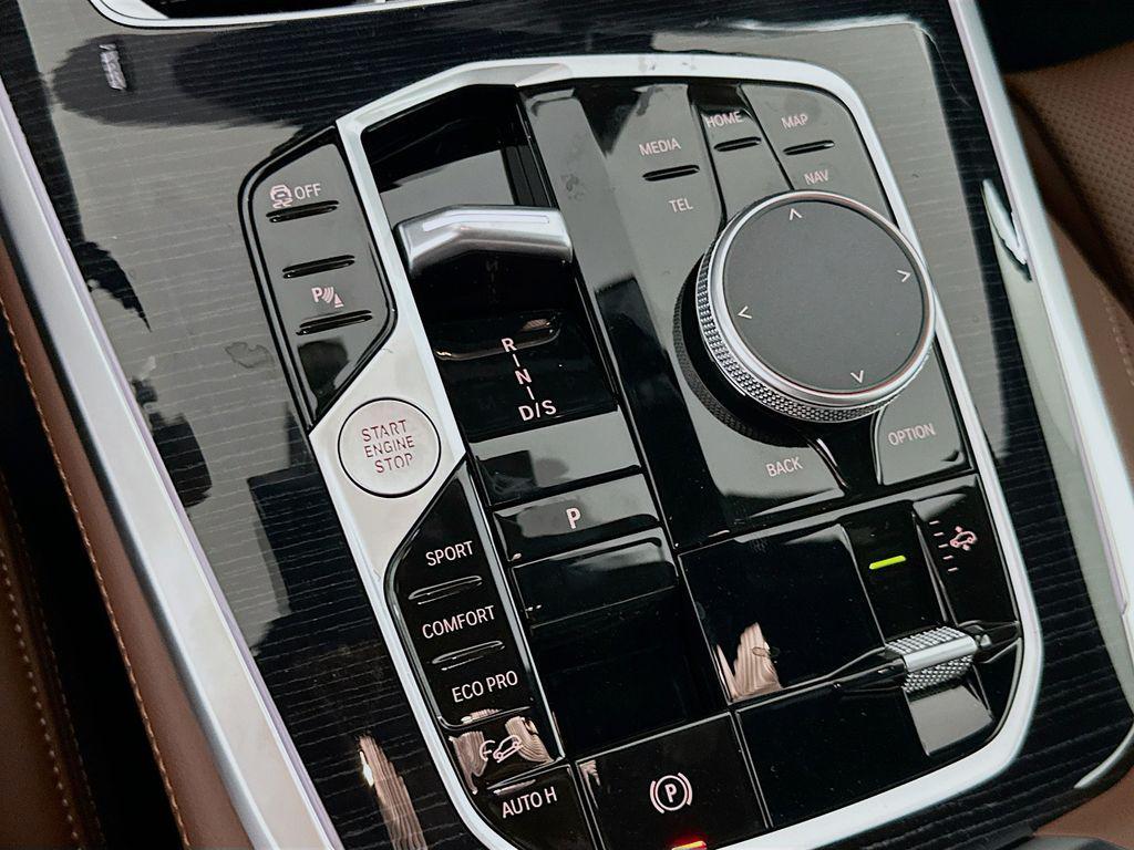 new 2026 BMW X7 car, priced at $99,705