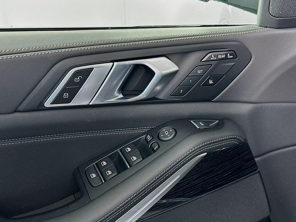 new 2026 BMW X7 car, priced at $96,275