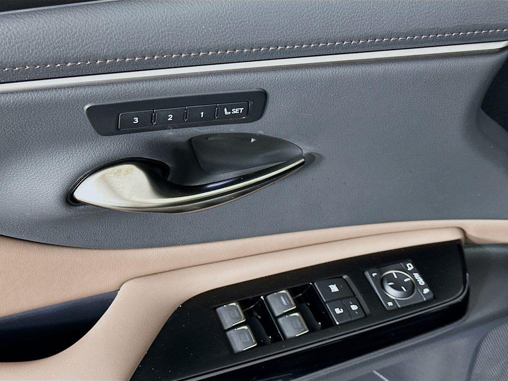 used 2025 Lexus ES 350 car, priced at $46,831