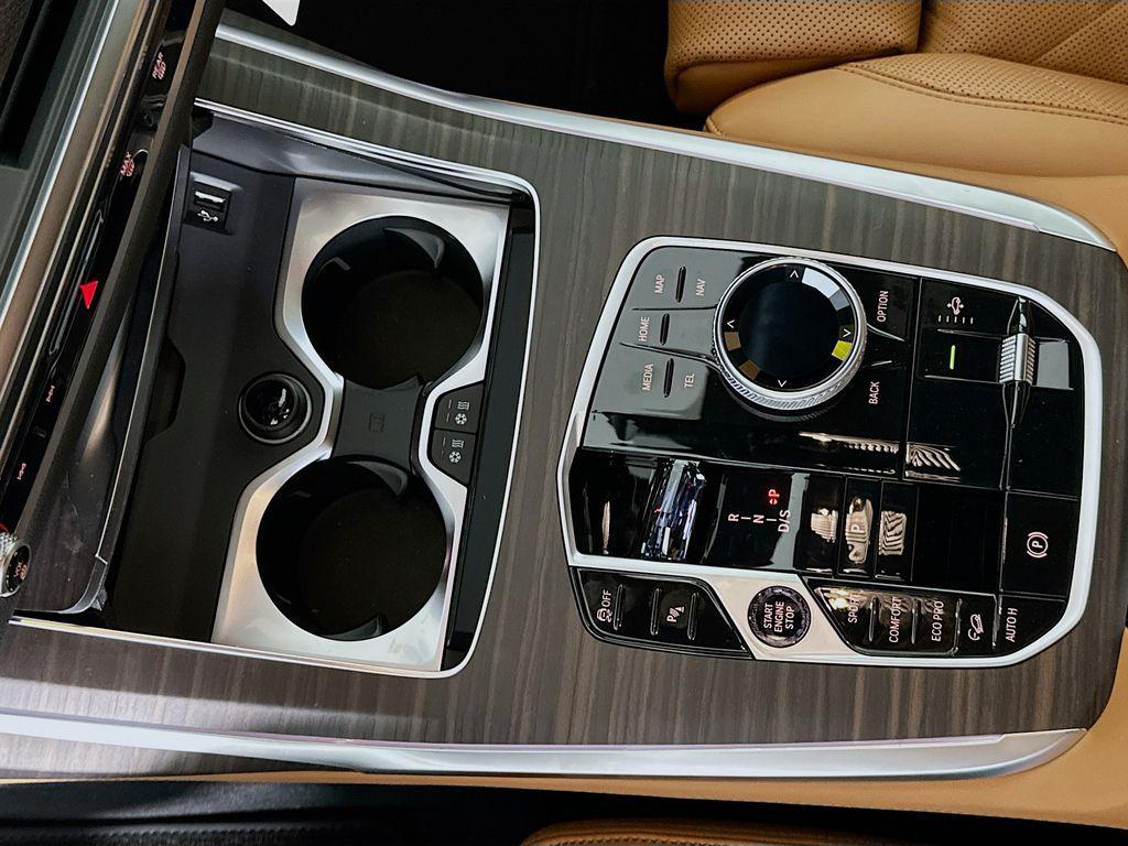 new 2026 BMW X7 car, priced at $102,685