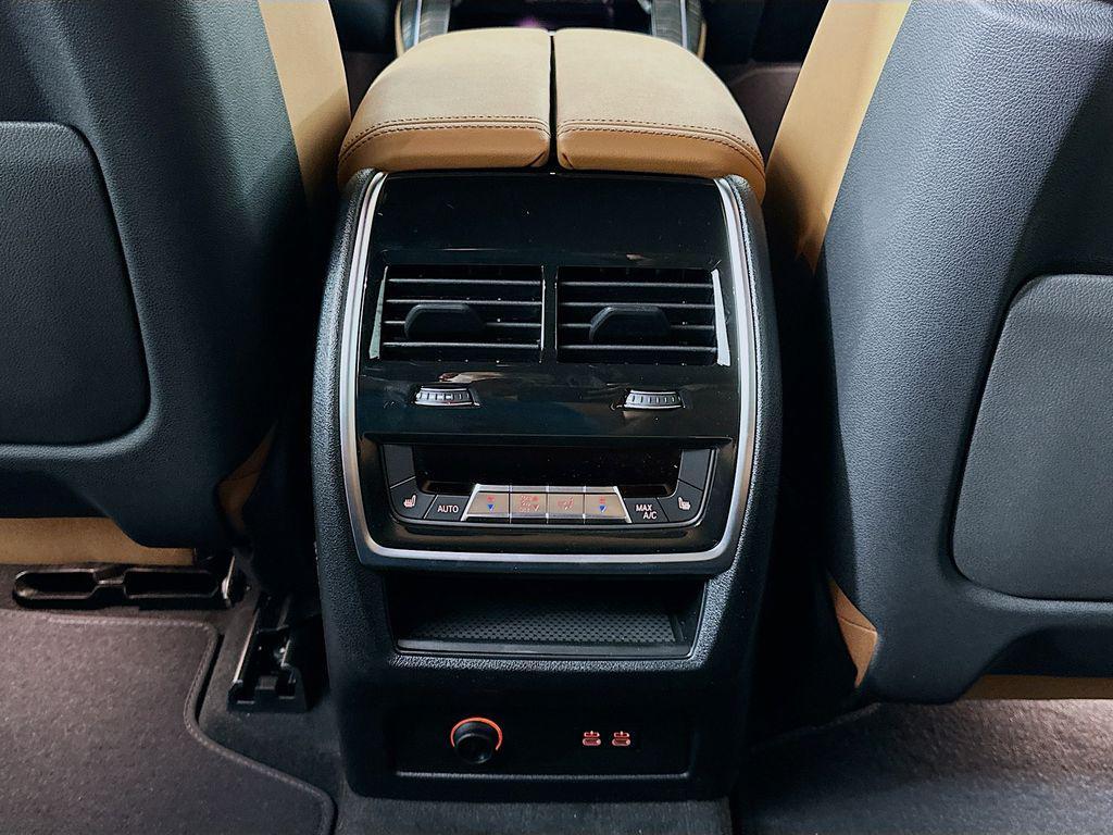 new 2026 BMW X7 car, priced at $102,685