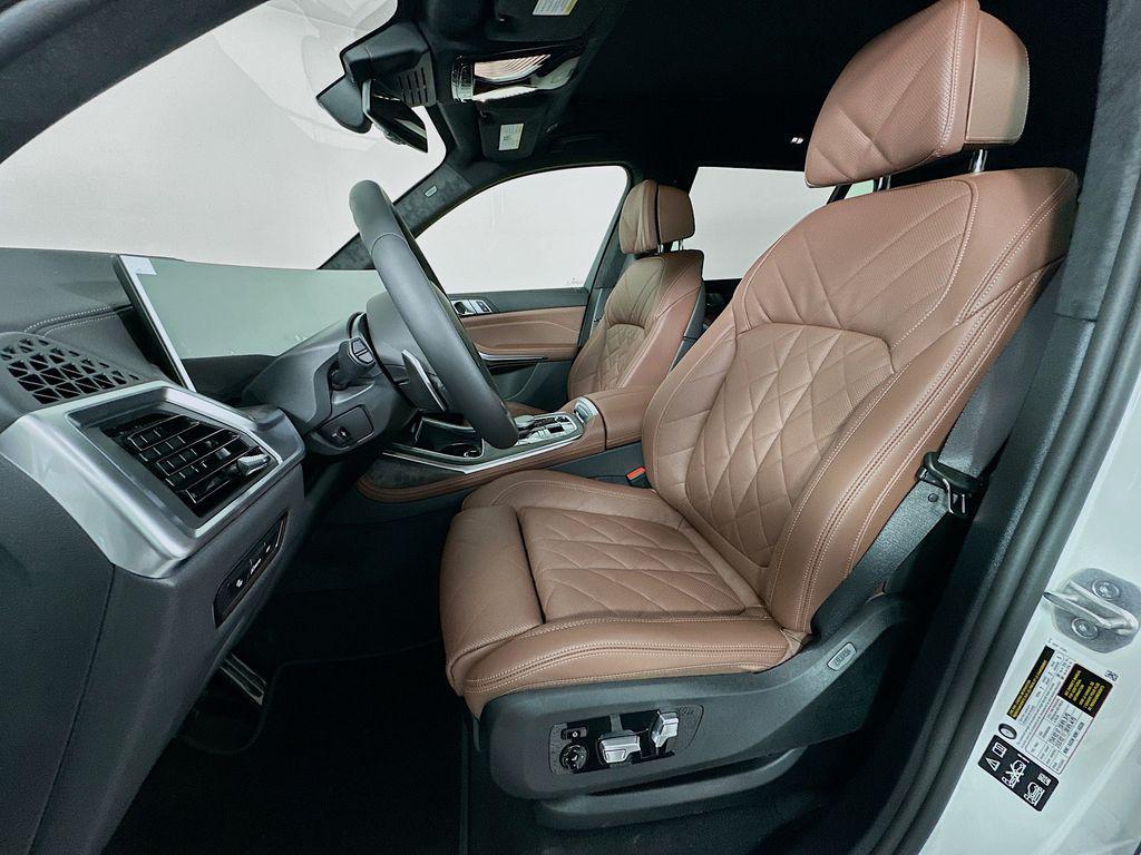new 2026 BMW X7 car, priced at $100,535