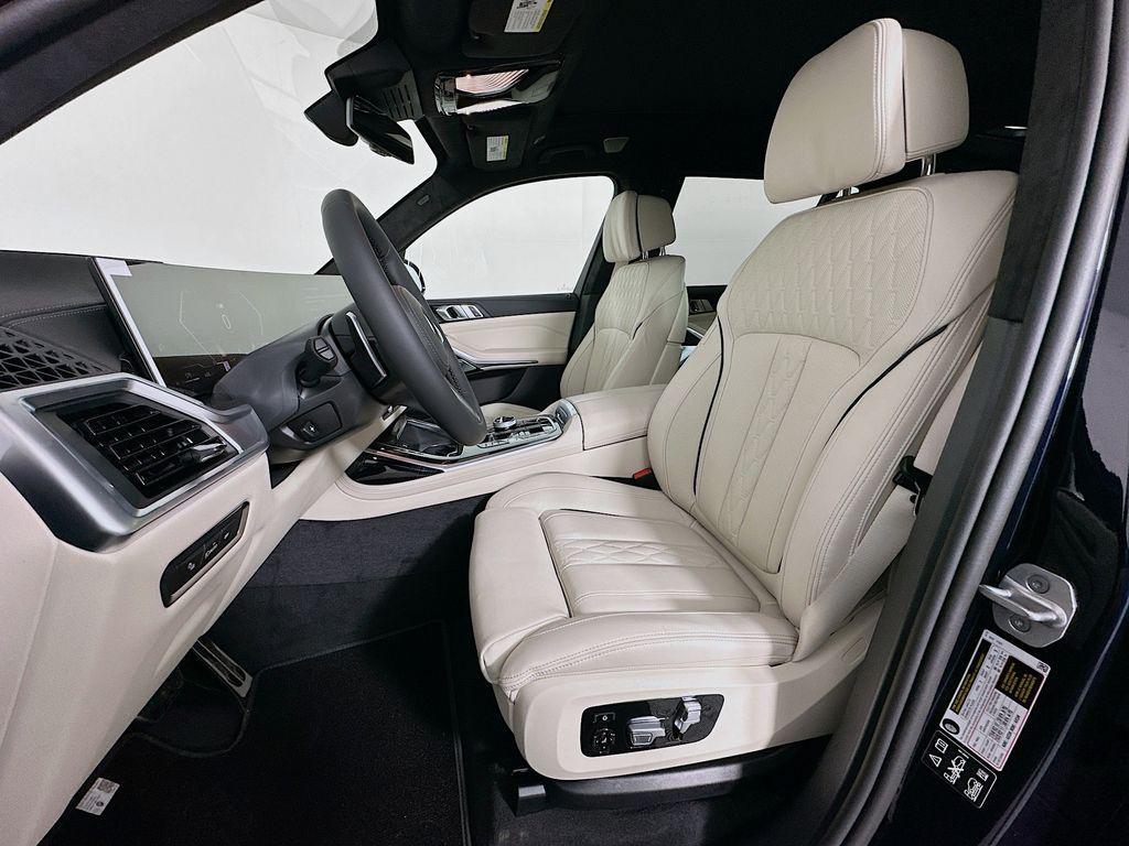 new 2026 BMW X7 car, priced at $110,385