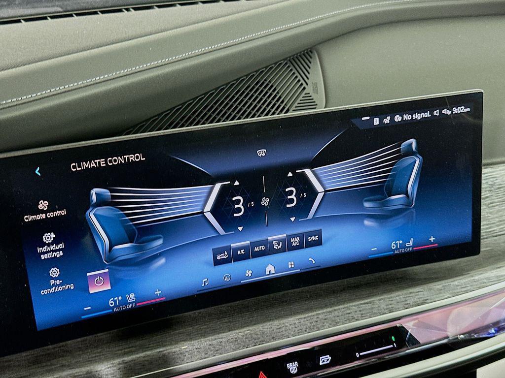 new 2025 BMW 760 car, priced at $139,650