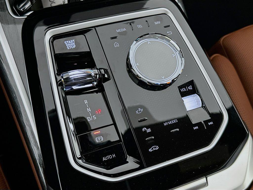 new 2025 BMW 760 car, priced at $133,930
