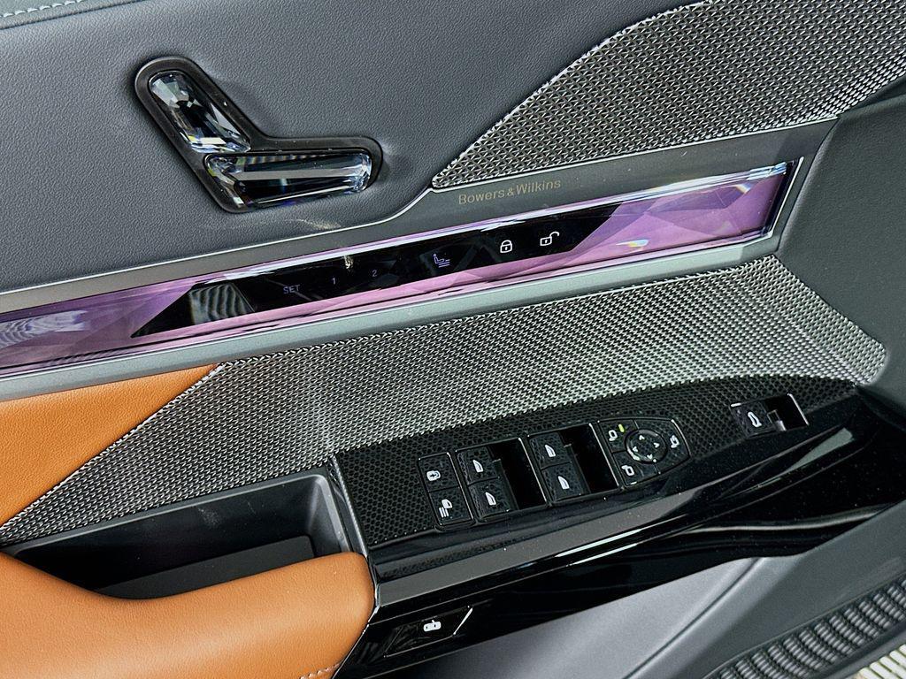new 2025 BMW 760 car, priced at $133,930