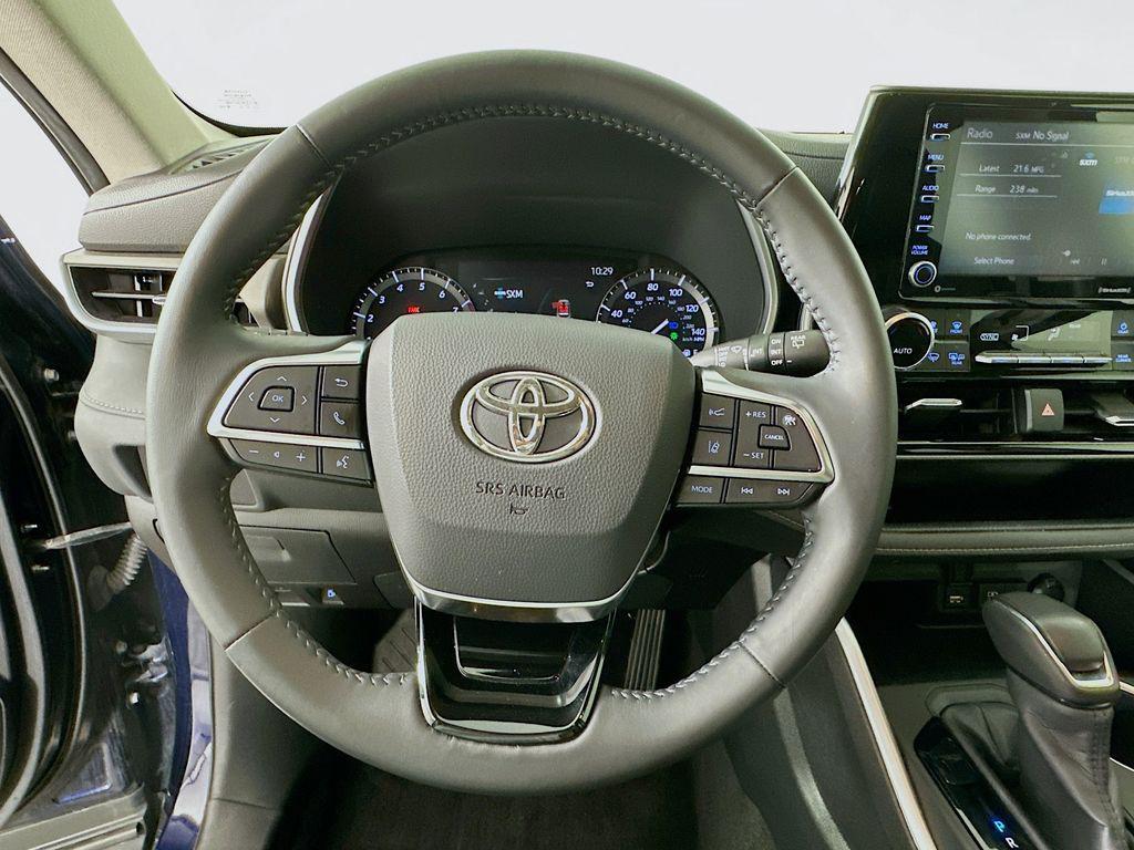 used 2020 Toyota Highlander car, priced at $25,980