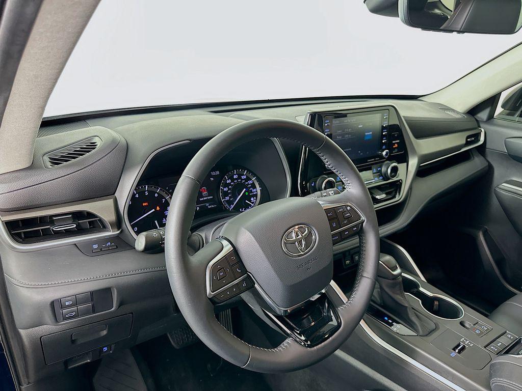 used 2020 Toyota Highlander car, priced at $25,980