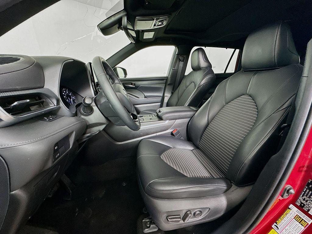 used 2021 Toyota Highlander car, priced at $28,984
