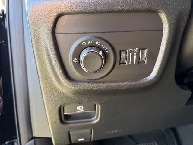 new 2025 Jeep Grand Cherokee car, priced at $40,457