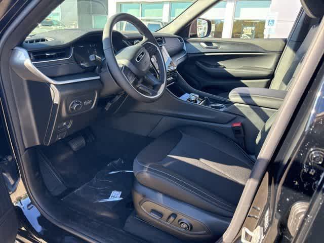 new 2025 Jeep Grand Cherokee car, priced at $40,457