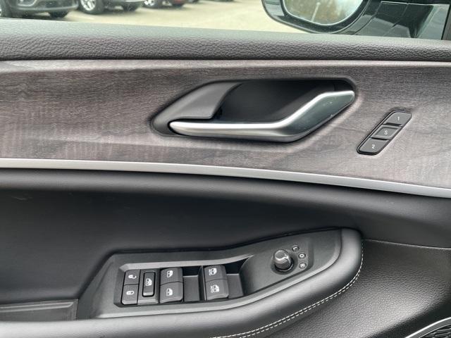 new 2025 Jeep Grand Cherokee car, priced at $53,653