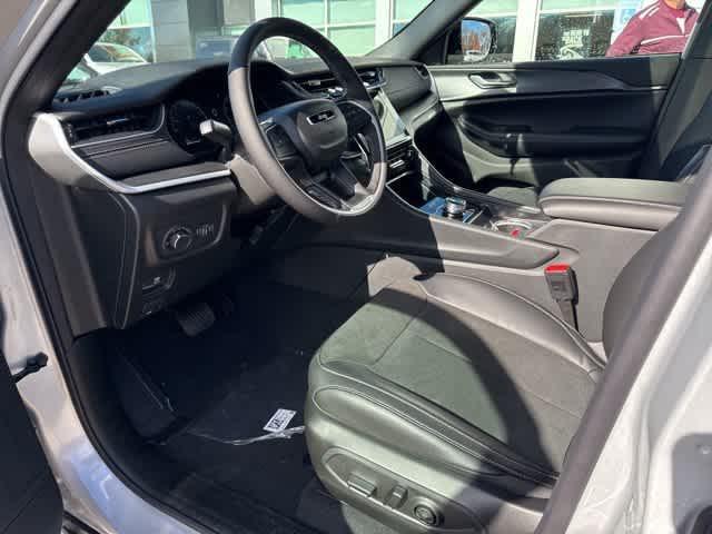 new 2025 Jeep Grand Cherokee car, priced at $42,683