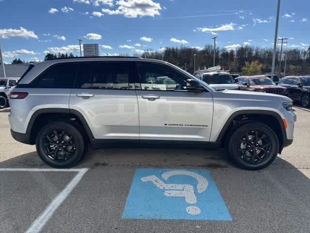 new 2025 Jeep Grand Cherokee car, priced at $42,683