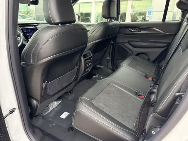 new 2025 Jeep Grand Cherokee car, priced at $42,165