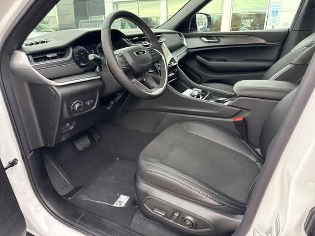 new 2025 Jeep Grand Cherokee car, priced at $42,165