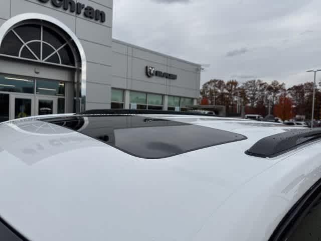 new 2025 Jeep Grand Cherokee car, priced at $42,165