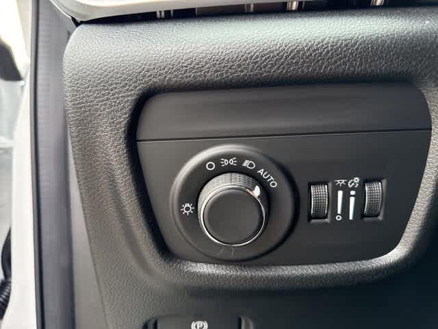 new 2025 Jeep Grand Cherokee car, priced at $42,165