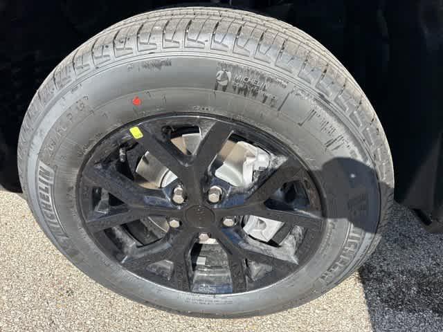 new 2025 Jeep Grand Cherokee car, priced at $42,683