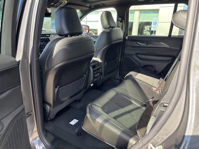 new 2025 Jeep Grand Cherokee car, priced at $42,683