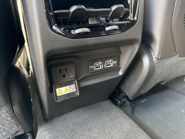 new 2025 Jeep Grand Cherokee car, priced at $42,683