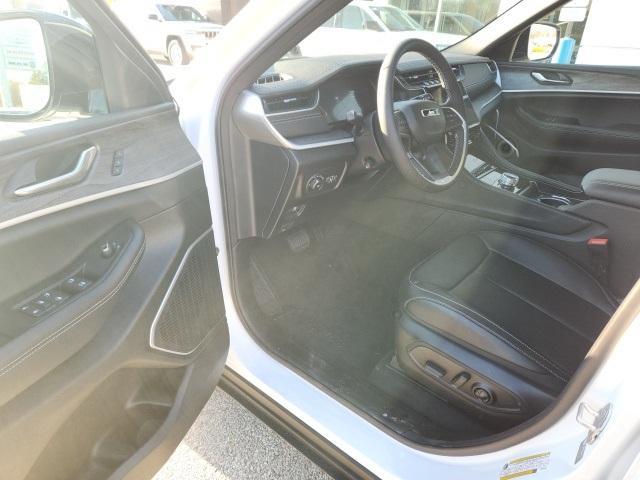 new 2025 Jeep Grand Cherokee car, priced at $53,753