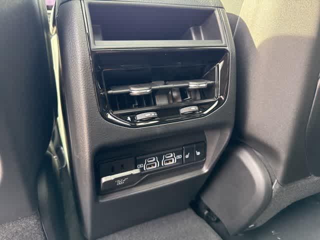 new 2025 Jeep Grand Cherokee car, priced at $54,598