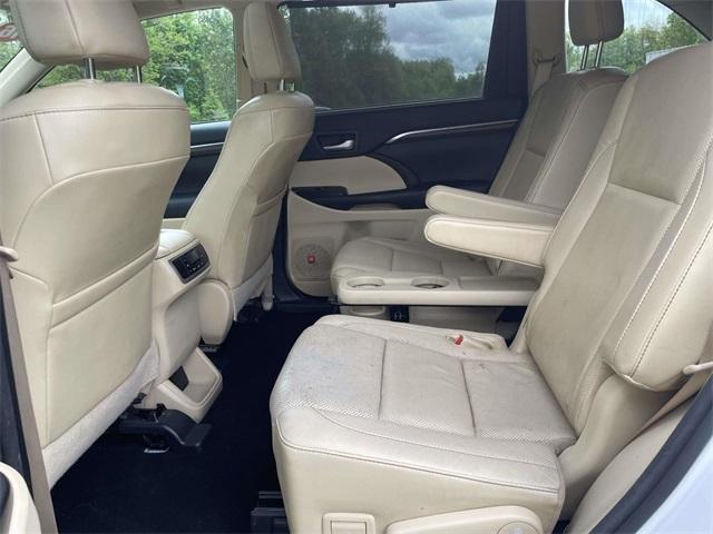 used 2016 Toyota Highlander car, priced at $19,228