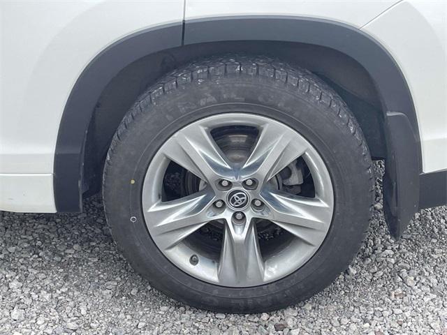 used 2016 Toyota Highlander car, priced at $19,228