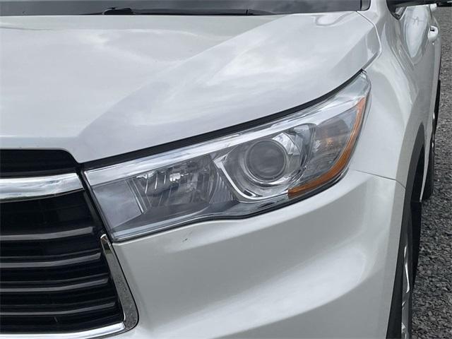 used 2016 Toyota Highlander car, priced at $19,228