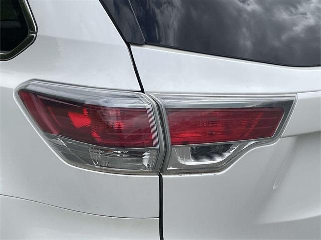 used 2016 Toyota Highlander car, priced at $19,228