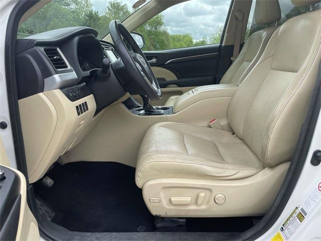 used 2016 Toyota Highlander car, priced at $19,228