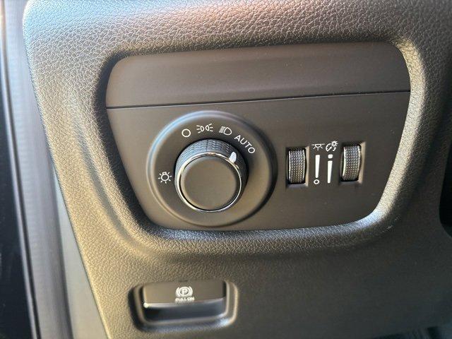 new 2025 Jeep Grand Cherokee car, priced at $42,683