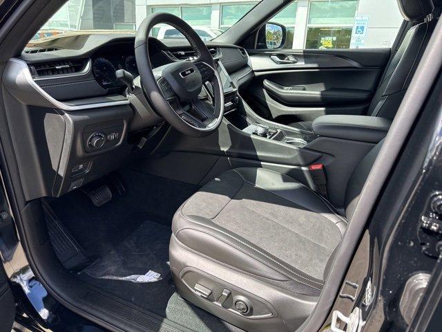 new 2025 Jeep Grand Cherokee car, priced at $43,605
