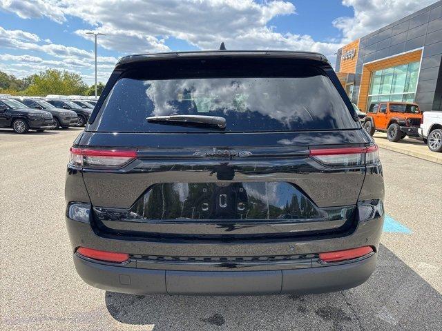 new 2025 Jeep Grand Cherokee car, priced at $43,605