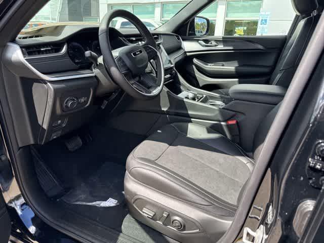 new 2025 Jeep Grand Cherokee car, priced at $42,248