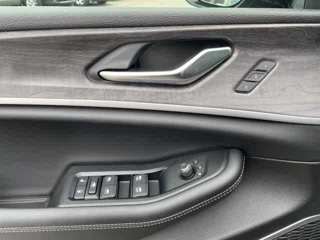 new 2025 Jeep Grand Cherokee car, priced at $52,498