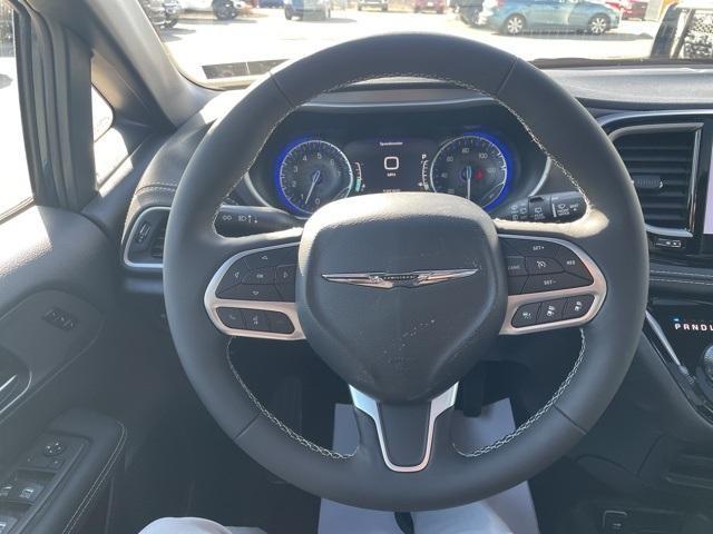 new 2025 Chrysler Pacifica car, priced at $46,245
