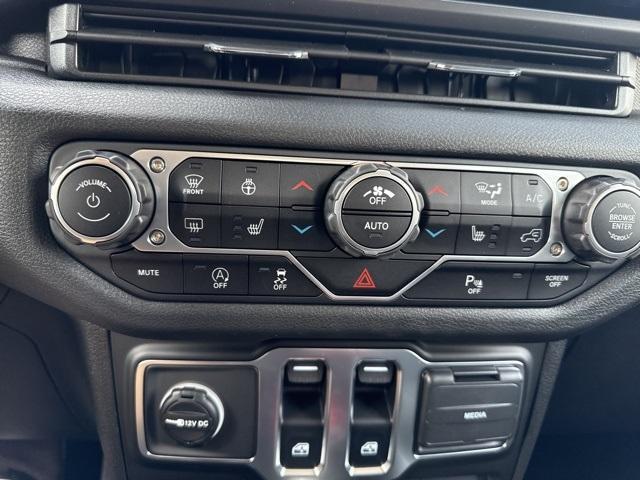 new 2025 Jeep Wrangler car, priced at $43,651