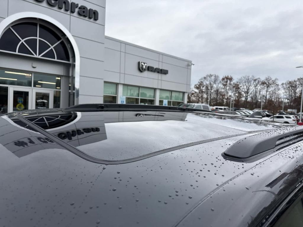 new 2025 Jeep Grand Cherokee car, priced at $54,598