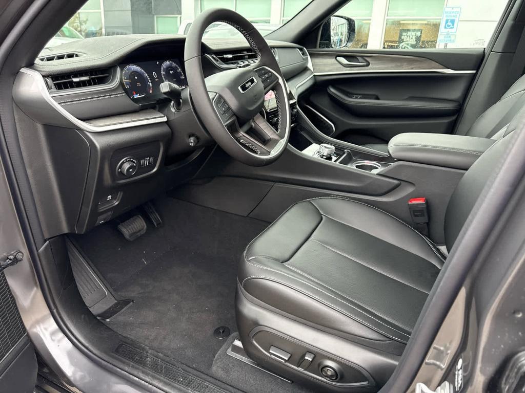 new 2025 Jeep Grand Cherokee car, priced at $54,598