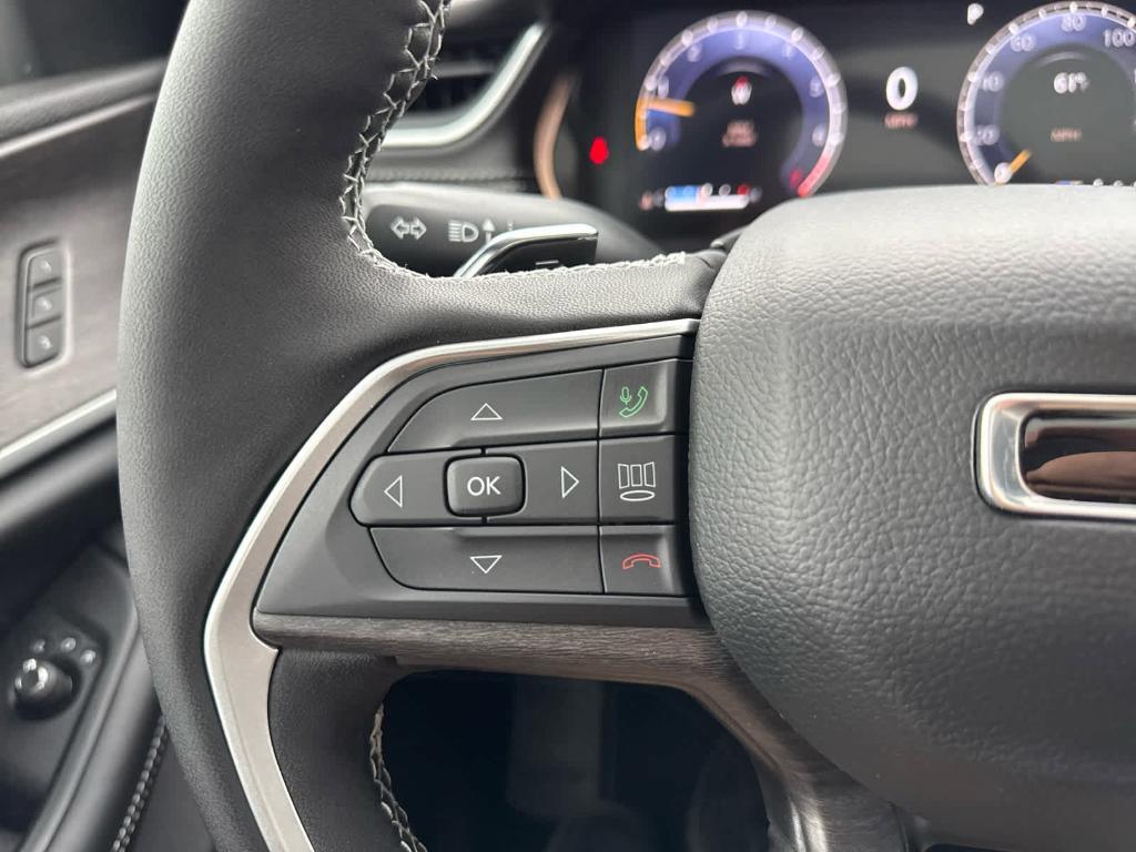 new 2025 Jeep Grand Cherokee car, priced at $54,598