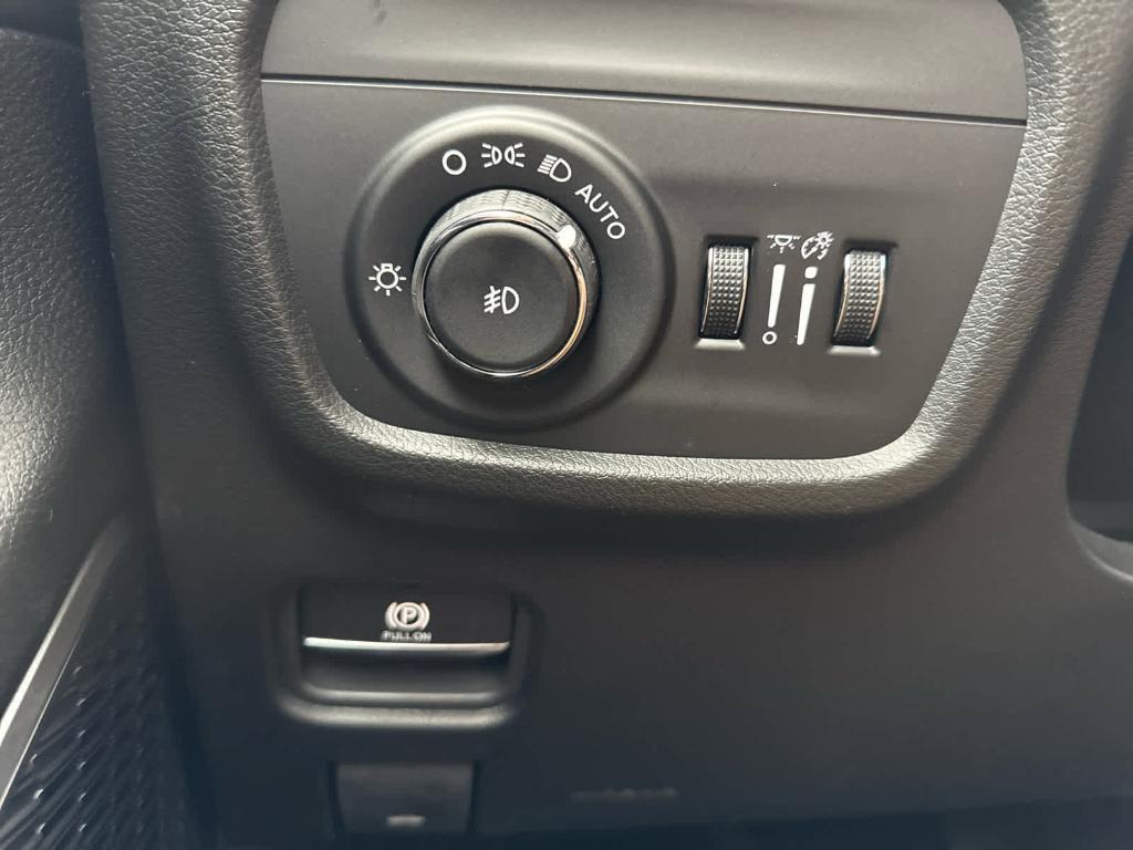 new 2025 Jeep Grand Cherokee car, priced at $54,598