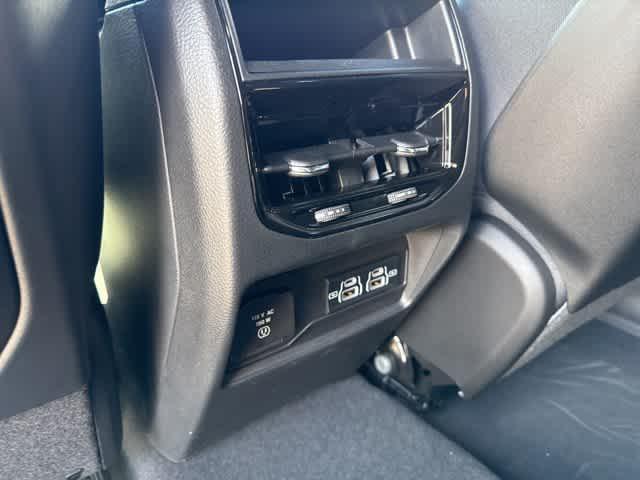 new 2025 Jeep Grand Cherokee car, priced at $40,827