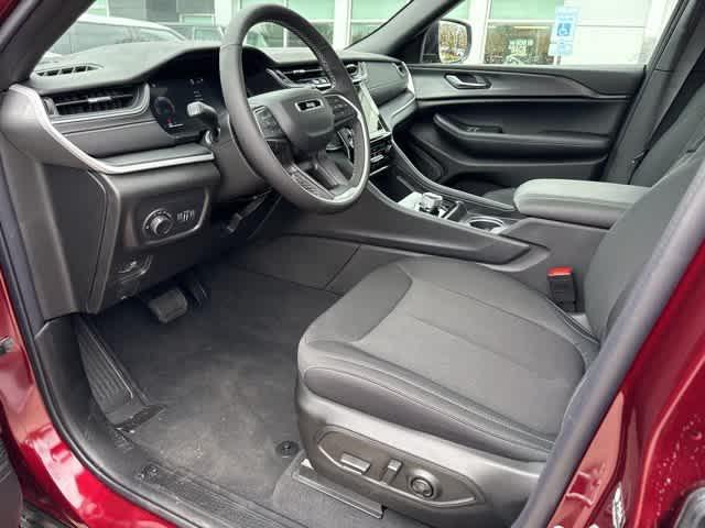 new 2025 Jeep Grand Cherokee car, priced at $40,827