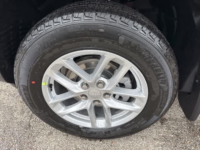 new 2025 Jeep Grand Cherokee car, priced at $40,827