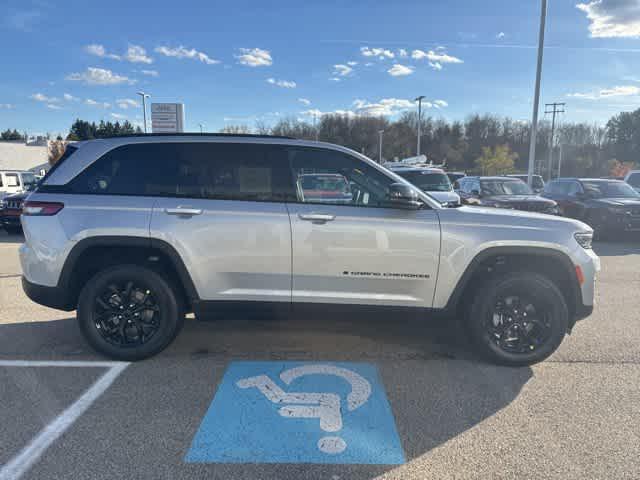 new 2025 Jeep Grand Cherokee car, priced at $42,683