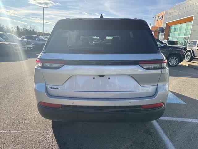 new 2025 Jeep Grand Cherokee car, priced at $42,683