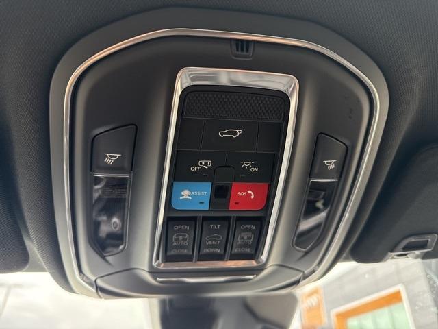 new 2025 Jeep Grand Cherokee car, priced at $53,753